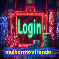 mulhermostrandoopeito